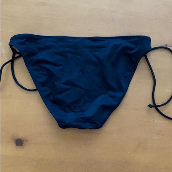 Victoria’s Secret Bikini Bottoms - Picture 2 of 3